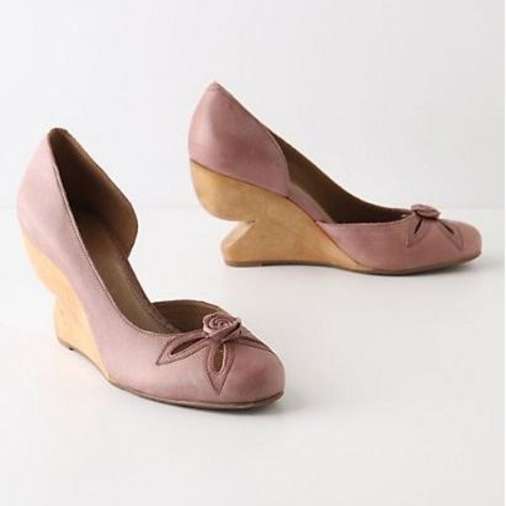 Nicoise Rose Crest Cut Wedges